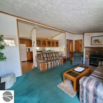 Image 6 - 2633 West Caribou Trail, Churchill Township, MI 48661, USA - Apartment for sale
