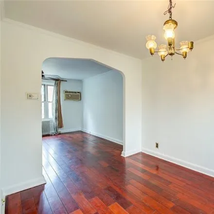 Image 4 - 20-61 28th St, Astoria, New York, 11105 - Townhouse for sale
