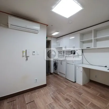 Rent this studio apartment on 서울특별시 관악구 신림동 1458-25