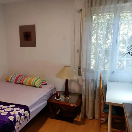 Rent this 4 bed room on Calle del Arroyo de las Pilillas in 15, 28030 Madrid