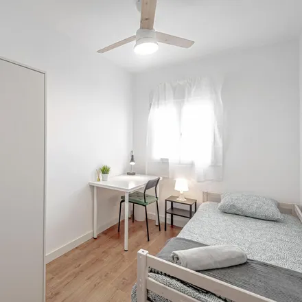 Rent this 4 bed room on Calle de La Pilarica in 25, 28026 Madrid