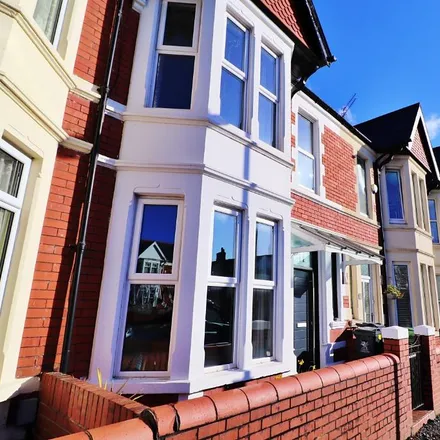 Rent this 3 bed townhouse on Clodien Avenue in Cardiff, CF14 3NL