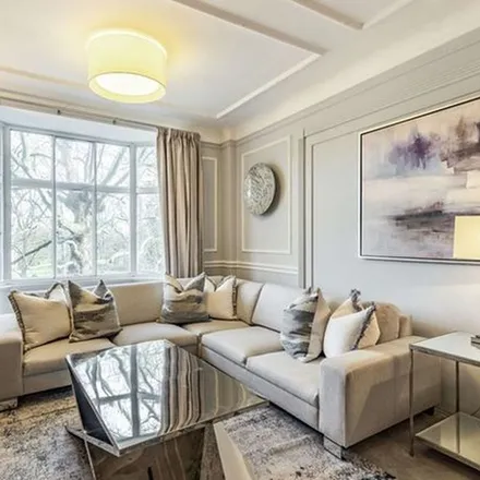 Rent this 6 bed apartment on Rudolf Steiner House in 35 Park Road, London