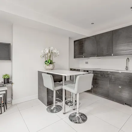 Rent this 1 bed apartment on New King's Road in London, SW6 4SB