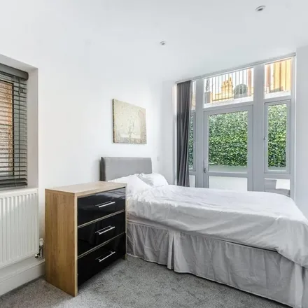 Image 5 - Byton Chambers, Mitcham Road, London, SW17 9HF, United Kingdom - Apartment for rent