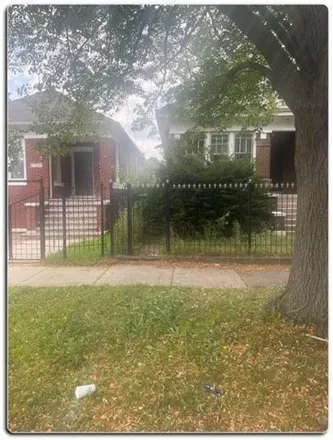 Buy this 4 bed house on 5840 South Artesian Avenue in Chicago, IL 60629