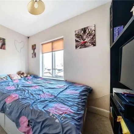 Image 3 - 118 Oldfield Road, London, TW12 2HR, United Kingdom - Apartment for sale