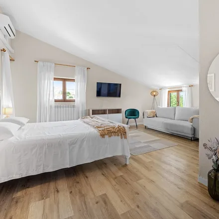 Rent this 9 bed house on 52463 Višnjan