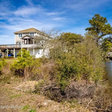 Image 2 - 369 Bayshore Drive, Country Club Point, Cape Carteret, NC 28584, USA - House for sale
