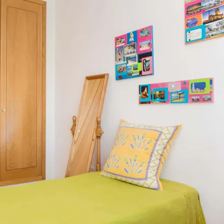 Rent this 0 bed room on Rua Cidade de Fez in 3000-391 Eiras e São Paulo de Frades, Portugal