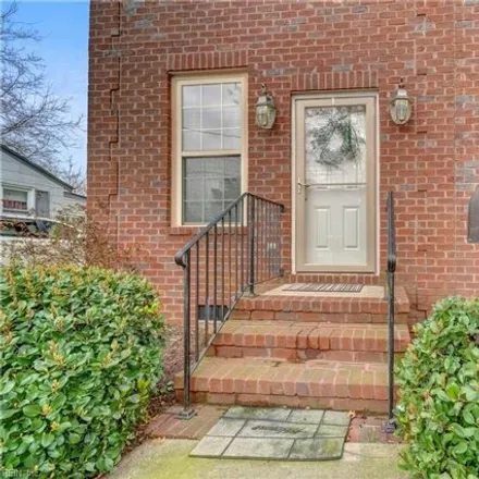 Image 2 - 200 Maple Ave Apt F, Norfolk, Virginia, 23503 - House for sale