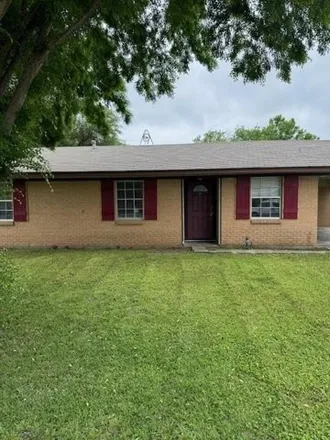 Rent this 3 bed house on 1720 Leon Street in Kaufman, TX 75142