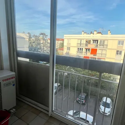 Rent this 3 bed apartment on 146 Avenue Franklin Roosevelt in 69500 Bron, France
