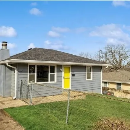 Buy this 2 bed house on 2198 Southeast 8th Street in Des Moines, IA 50315