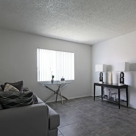 Image 2 - 2501 West Ocotillo Road, Phoenix, AZ 85017, USA - Apartment for rent