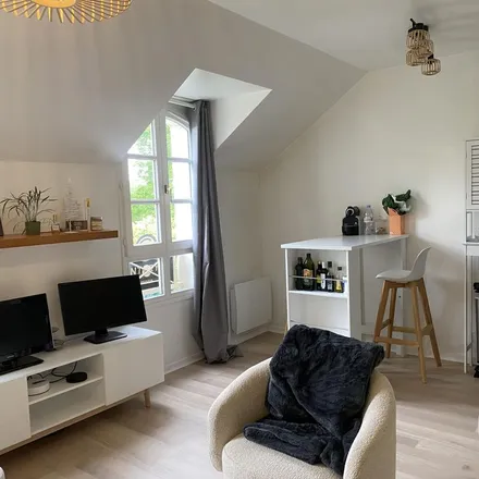 Rent this 1 bed apartment on 328 Parc de Cassan in 95290 L'Isle-Adam, France