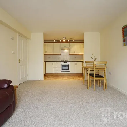 Image 7 - Windsor House, Princes Road, Stoke, ST4 7JQ, United Kingdom - Apartment for rent