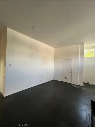 Image 7 - 341 6th Avenue, Los Angeles, CA 90291, USA - Condo for rent