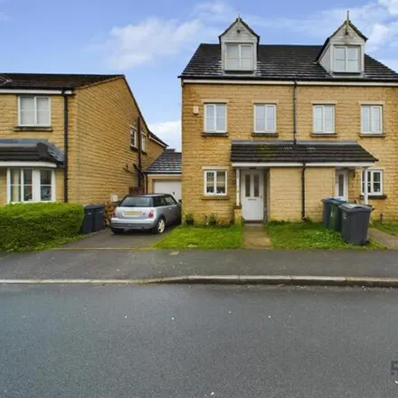 Buy this 3 bed duplex on Yateholm Drive in Bradford, BD6 3WU