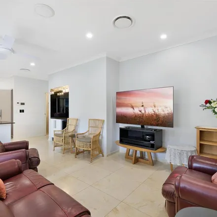 Image 3 - 27 Hughes Avenue, Main Beach QLD 4217, Australia - Apartment for rent