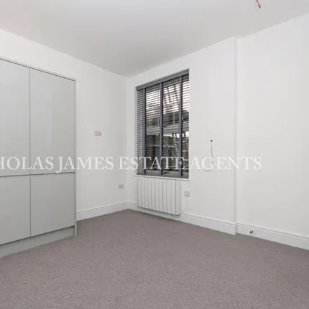 Rent this studio apartment on 18 St John's Avenue in London, N11 3BX