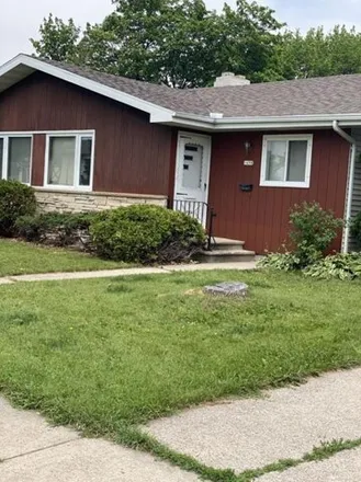 Buy this studio house on 1458 W 2nd Ave in Oshkosh, Wisconsin