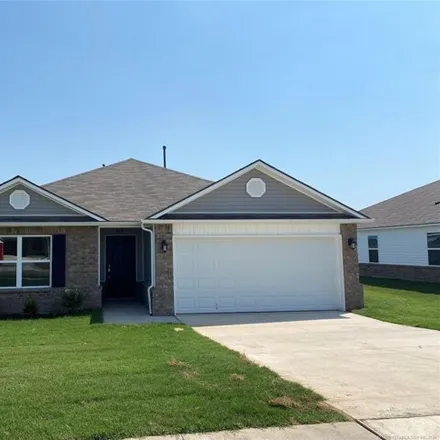 Rent this 3 bed house on South 14th Street in Broken Arrow, OK 74012