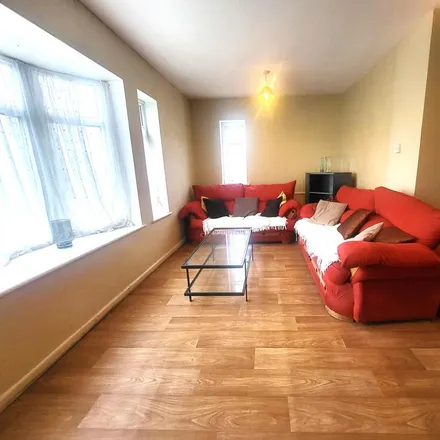 Rent this 3 bed duplex on Broadwater Gardens in London, UB9 6AL