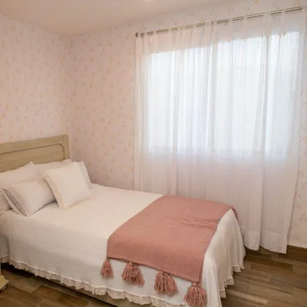 Buy this 3 bed house on Bosques de Sauses in Portales De La Arboleda, 37100 León