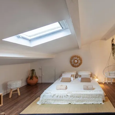 Rent this 3 bed house on Salon-de-Provence in Avenue Émile Zola, 13300 Salon de Provence