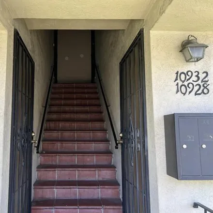 Image 4 - 10926 Bancroft Avenue, Oakland, CA 94577, USA - House for sale