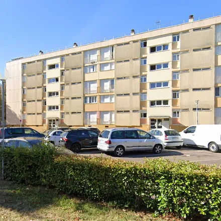 Rent this 3 bed apartment on 17 Boulevard des Valendons in 21300 Chenôve, France