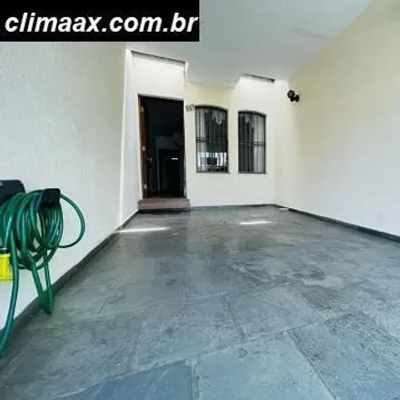 Buy this 2 bed house on Rua Coelho de Carvalho 231 in Boaçava, São Paulo - SP