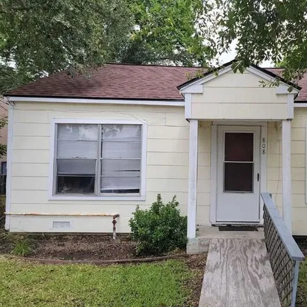 Rent this 2 bed house on 808 Oak St