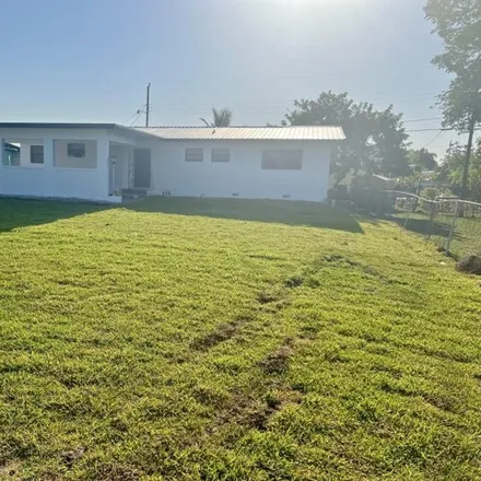Image 2 - 613 Southeast 2nd Street, Belle Glade, FL 33430, USA - House for sale