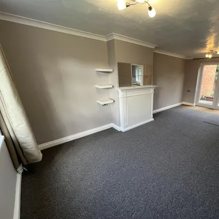 Rent this 3 bed townhouse on St Joseph's Catholic Primary School in Bracknell, Gipsy Lane