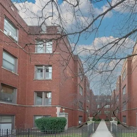 Rent this 2 bed condo on 1319-1329 West Addison Street in Chicago, IL 60613