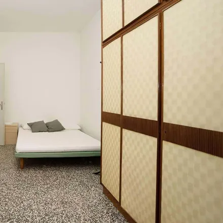 Rent this 5 bed room on Via Innocenzo Isimbardi 34 in 20136 Milan MI, Italy