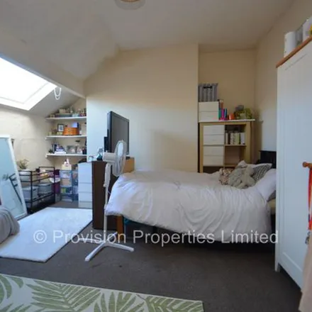 Rent this 6 bed townhouse on 12 Providence Avenue in Leeds, LS6 2HN