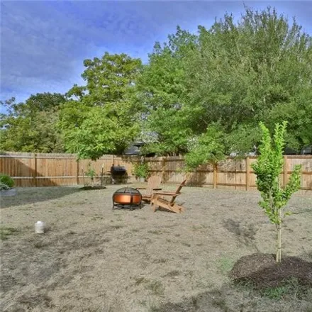 Image 3 - 7549 Running Water Drive, Austin, TX 78747, USA - House for sale