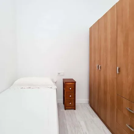 Rent this 5 bed room on Carrer dels Lleons in 34, 46021 Valencia