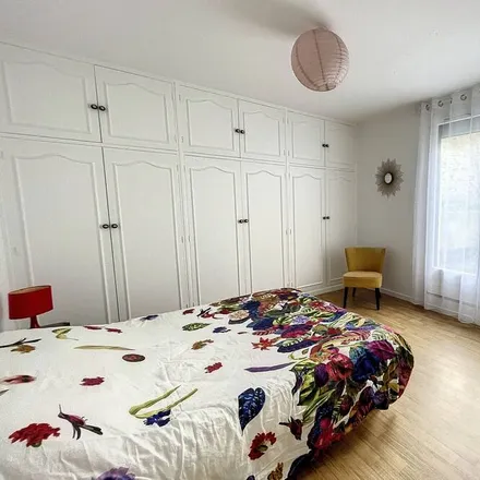Rent this 2 bed apartment on Granville in Rue du Rocher, 50400 Granville