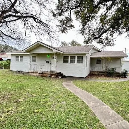 Buy this 3 bed house on 711 East Ragland Avenue in Kingsville, TX 78363