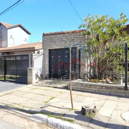 Buy this 3 bed house on Farmacia Alzugaray in El Cuis, Partido de La Matanza