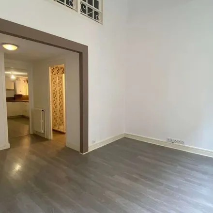 Rent this 3 bed apartment on 13 Boulevard Jean Pain in 38000 Grenoble, France