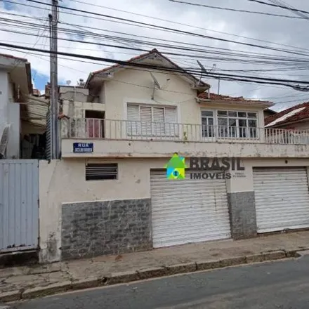 Buy this 3 bed house on Rua Juscelino Barbosa in Aparecida, Poços de Caldas - MG
