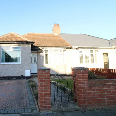 Rent this 3 bed duplex on Debdon Gardens in Newcastle upon Tyne, NE6 5TS
