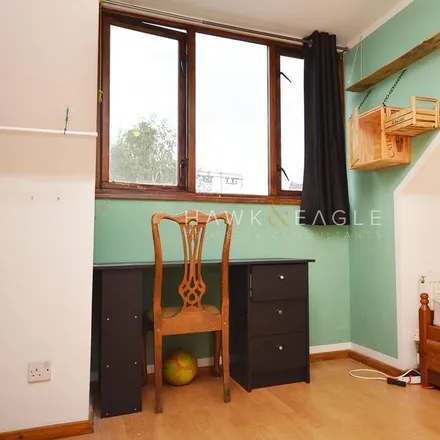Rent this 1 bed room on Oyster Row in Ratcliffe, London