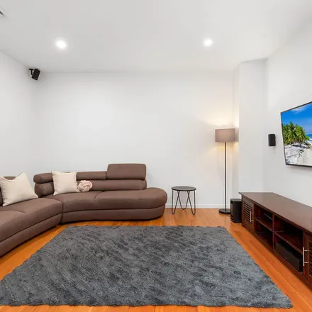 Image 1 - 38 King Arthur Terrace, Tennyson QLD 4105, Australia - Apartment for rent