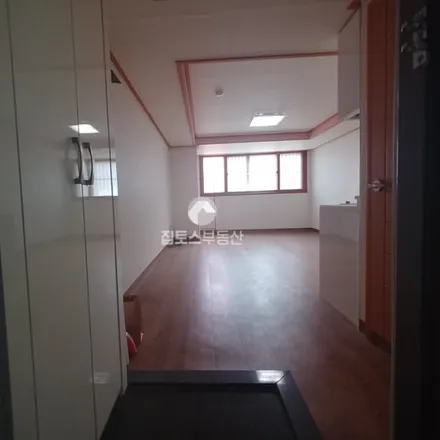 Rent this studio apartment on 서울특별시 송파구 거여동 27-3